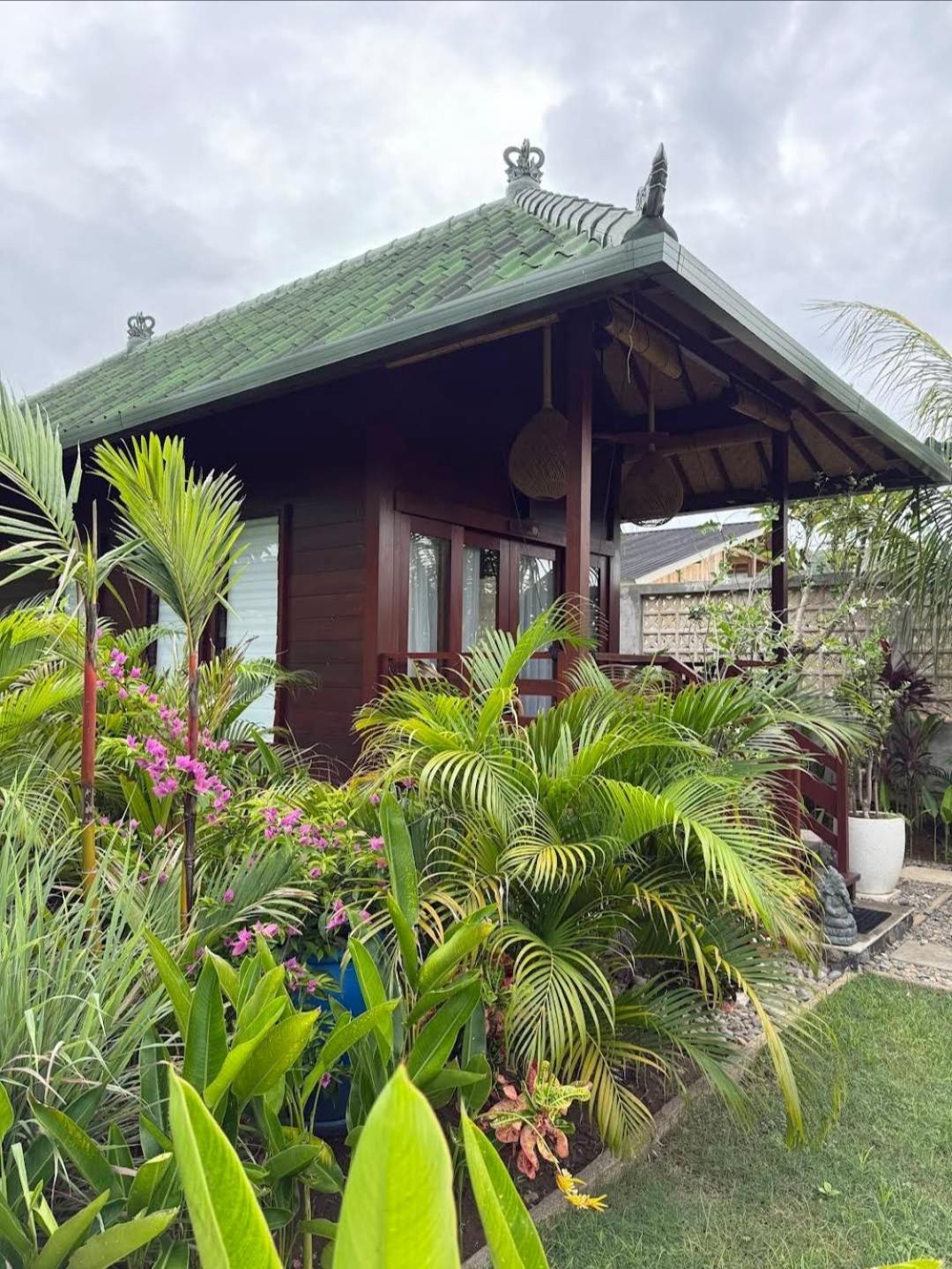 Kura Kura House Hotel Sekongkang Buitenkant foto